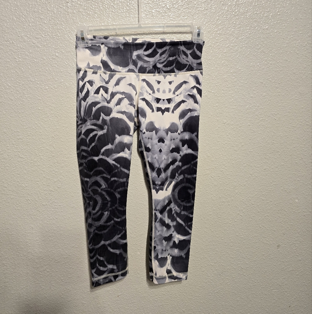 Lululemon wonder under ll cropped